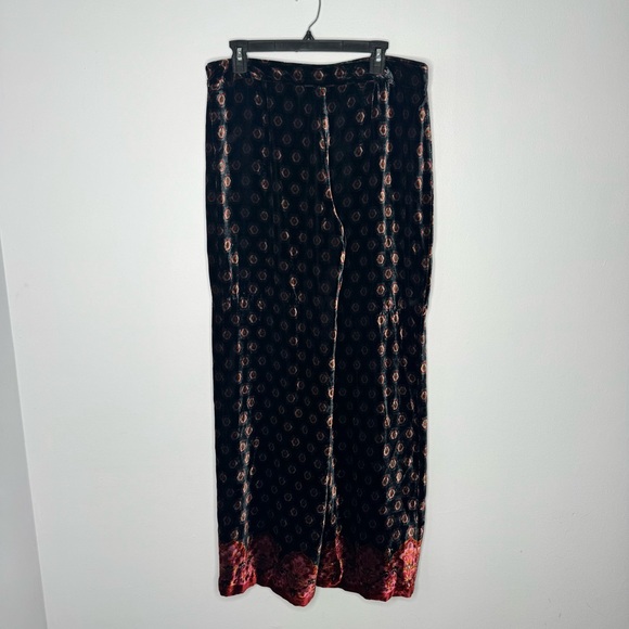 Trina Turk Palazzo Flare Damask Jacquard Velvet Like Print Pants size 10 - Picture 3 of 7